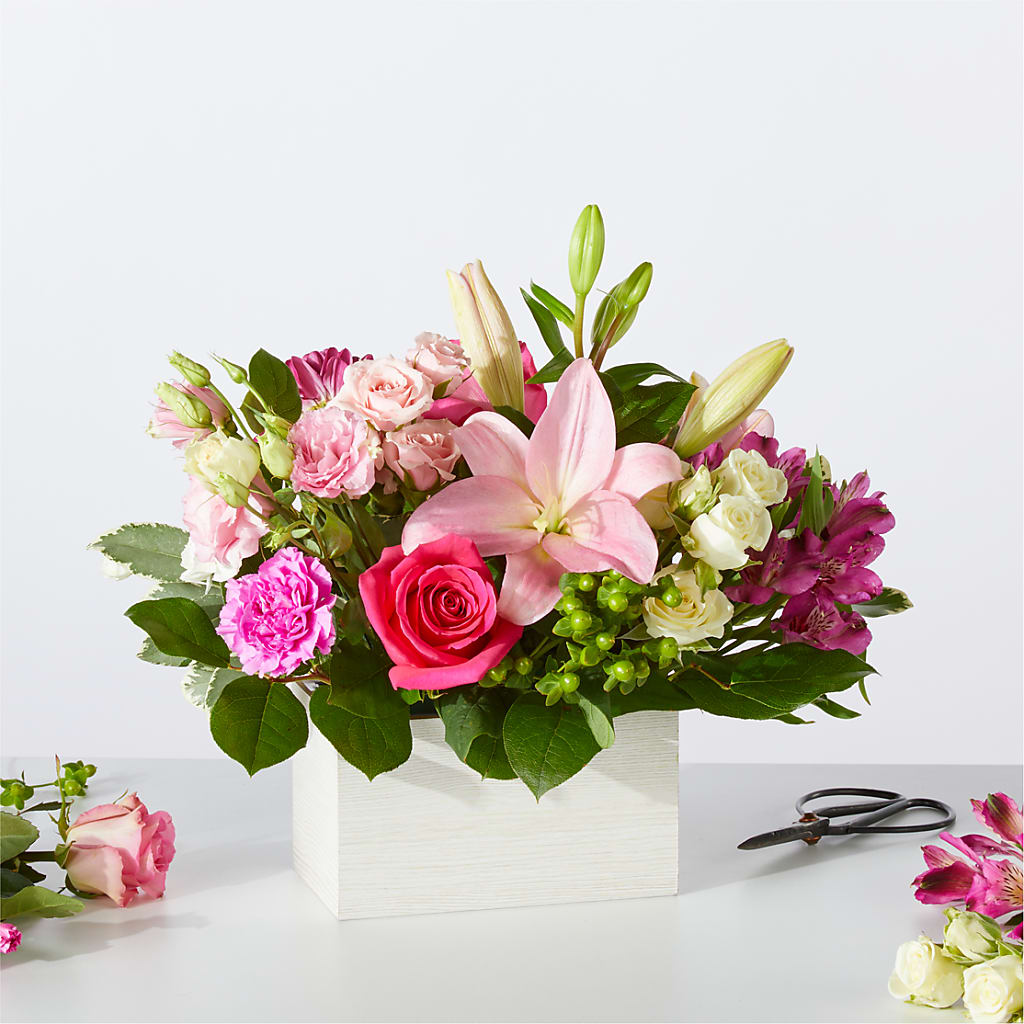 Sweetberry Box – A Florist Original – THE LADYBUG FLORAL & GIFTS, Berlin WI