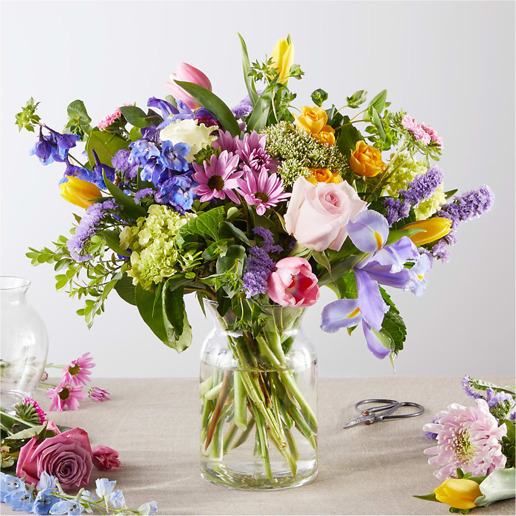 Pastel Tradition - A Florist Original – THE LADYBUG FLORAL & GIFTS, Berlin WI