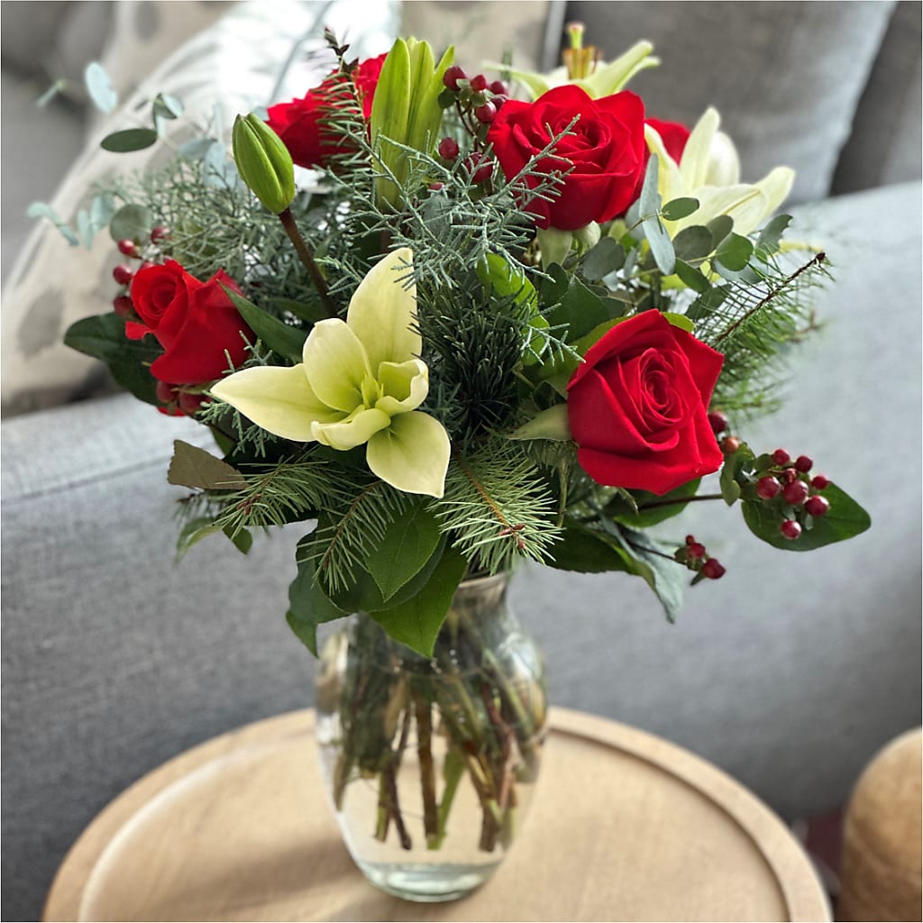 Glittering Lights Bouquet – THE LADYBUG FLORAL & GIFTS, Berlin WI