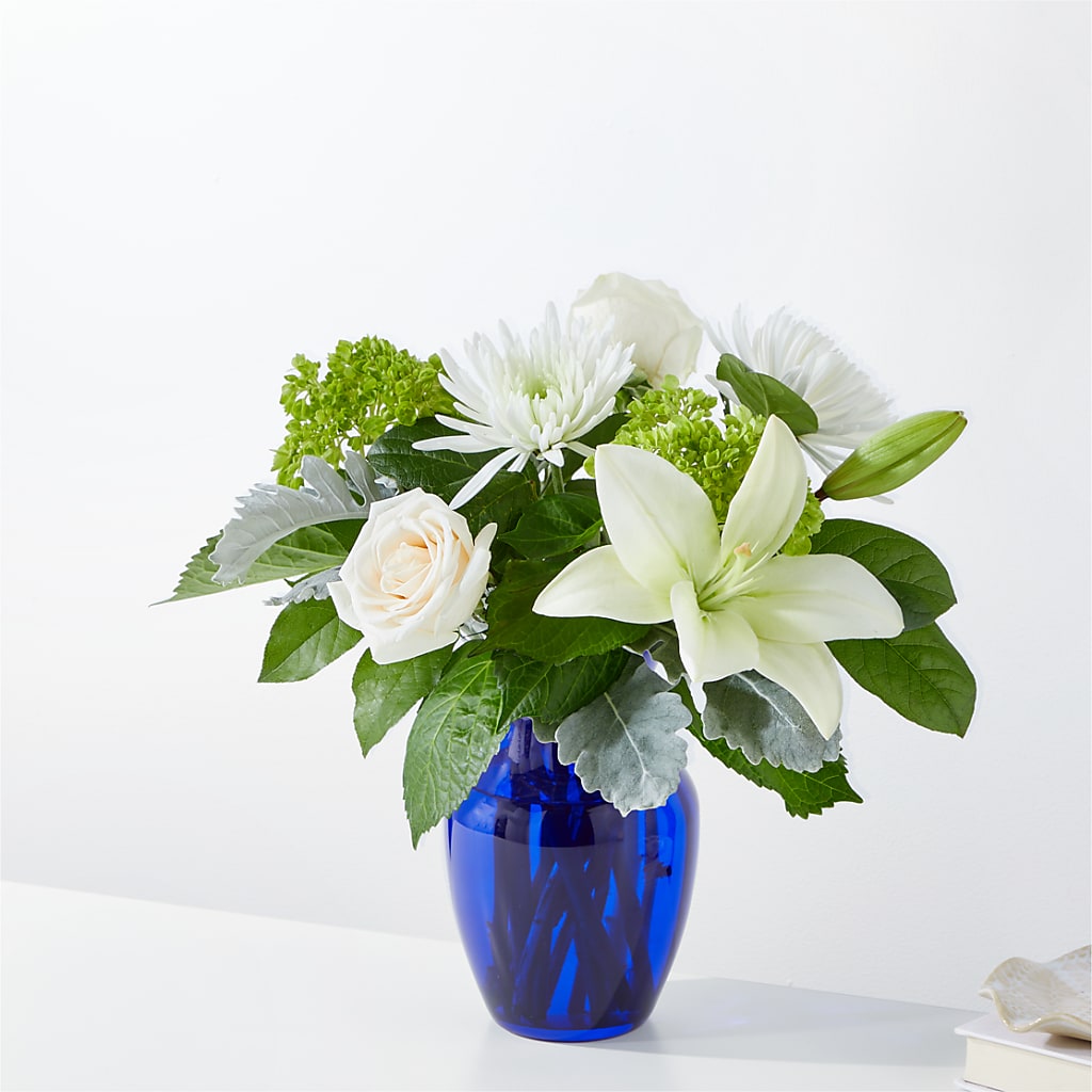 Snowy Dreams Bouquet – THE LADYBUG FLORAL & GIFTS, Berlin WI