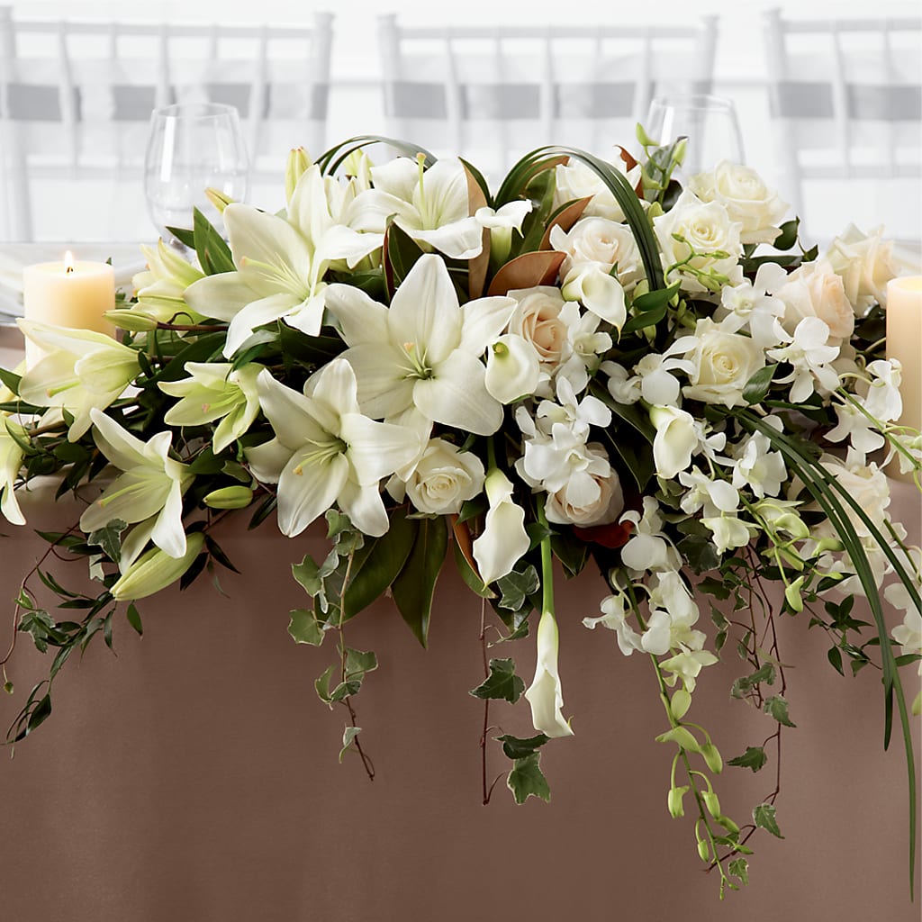 White Linen Arrangement – THE LADYBUG FLORAL & GIFTS, Berlin WI