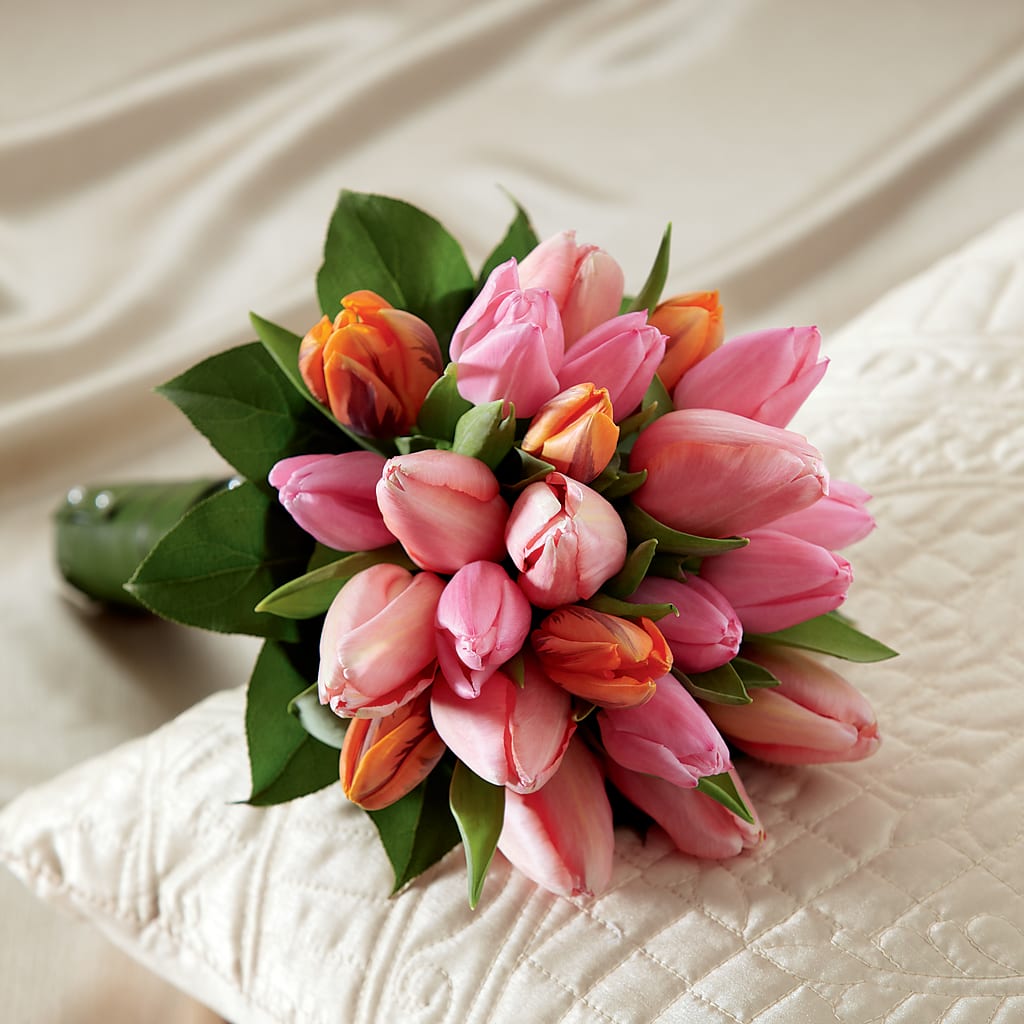 Embraceable Bouquet – THE LADYBUG FLORAL & GIFTS, Berlin WI