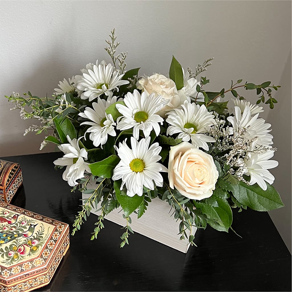 Fresh Linen Box Bouquet – THE LADYBUG FLORAL & GIFTS, Berlin WI