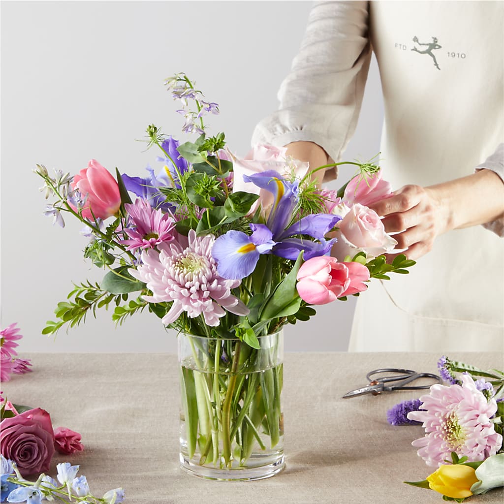 Pastel Tradition - A Florist Original – THE LADYBUG FLORAL & GIFTS, Berlin WI