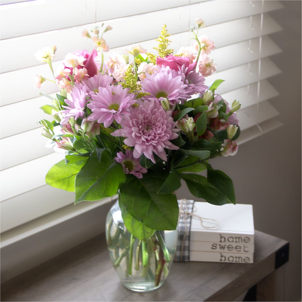 Pastel Tradition - A Florist Original – THE LADYBUG FLORAL & GIFTS, Berlin WI