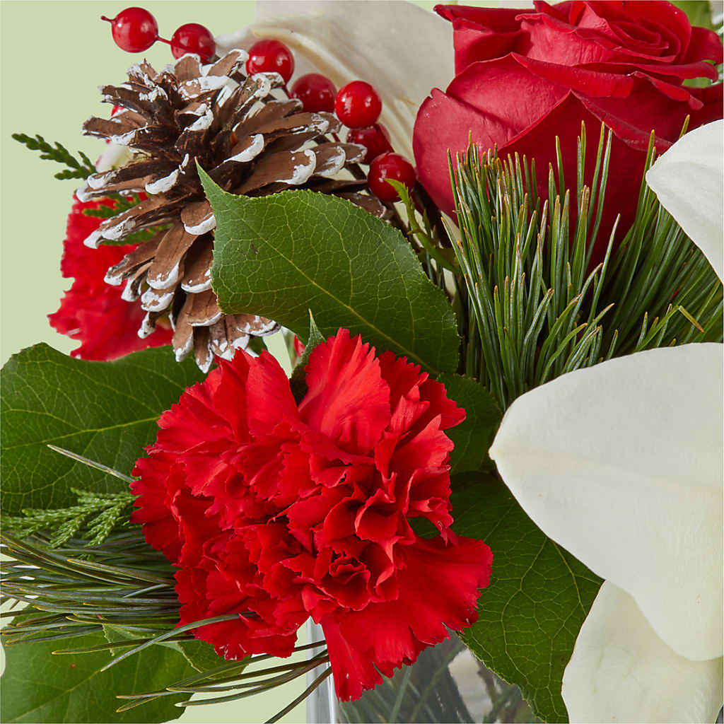 Glistening Icicles Bouquet – THE LADYBUG FLORAL & GIFTS, Berlin WI